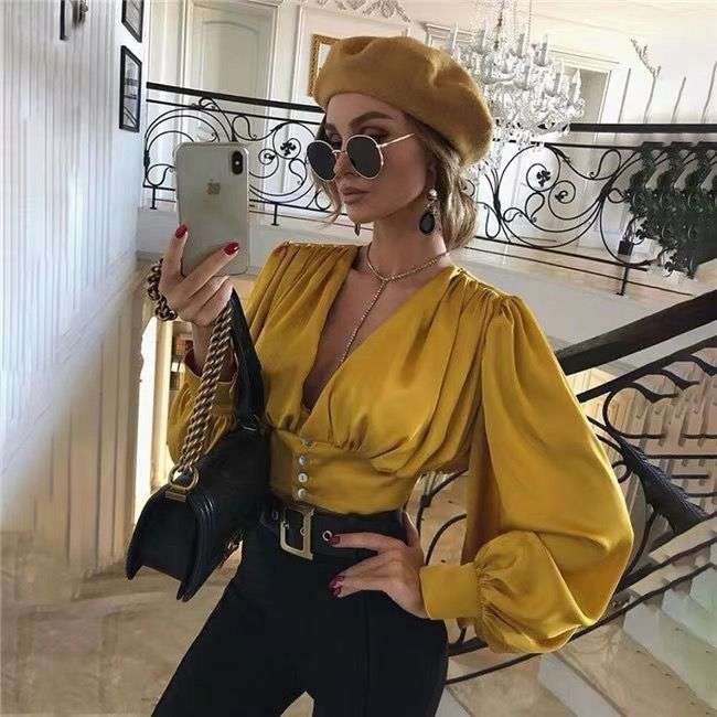 Long-sleeved bottom shirt
